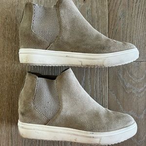 Steve Madden tan wedge sneaker